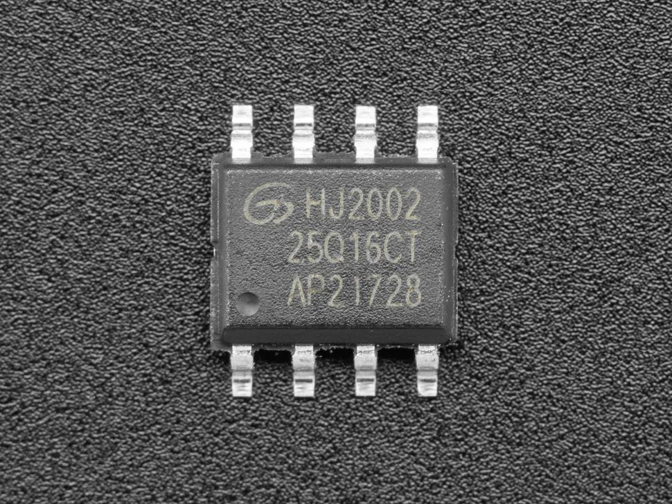 Kość pamięci flash BIOS/UEFI w obudowie SOIC-8 — element odpowiedzialny za firmware płyty głównej